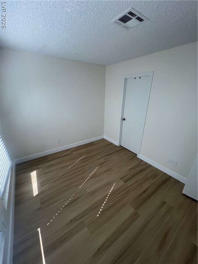 Building Photo - 3939 S Torrey Pines Dr