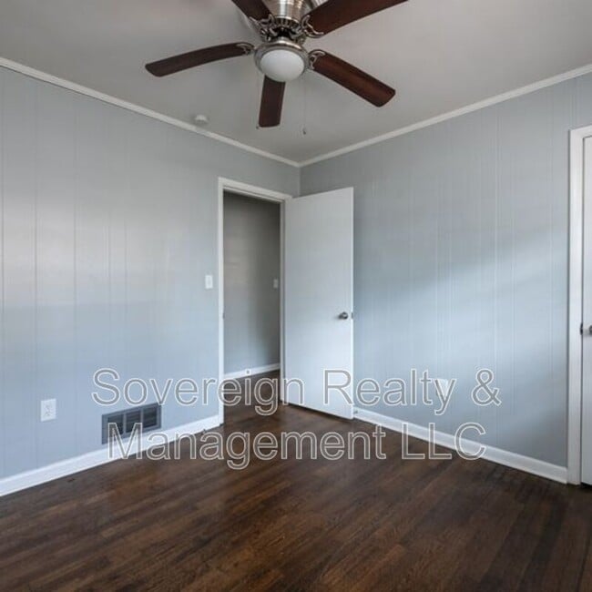 Building Photo - 4085 Kenora Dr SW