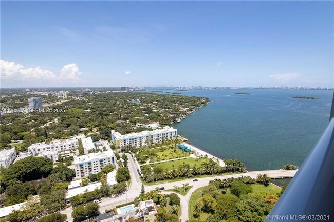 Building Photo - 601 NE 36th St