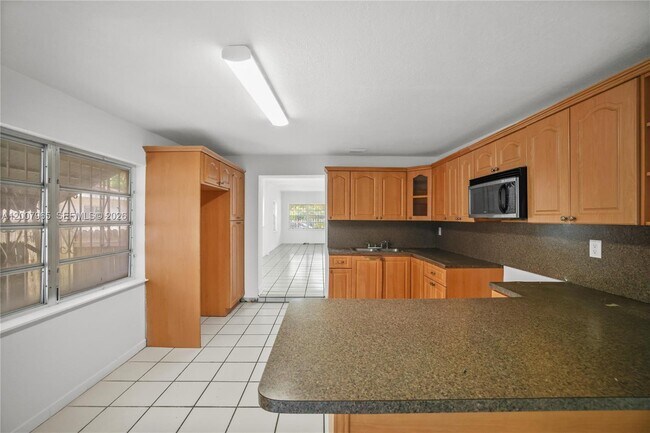 Building Photo - 3720 NW 20th Ct