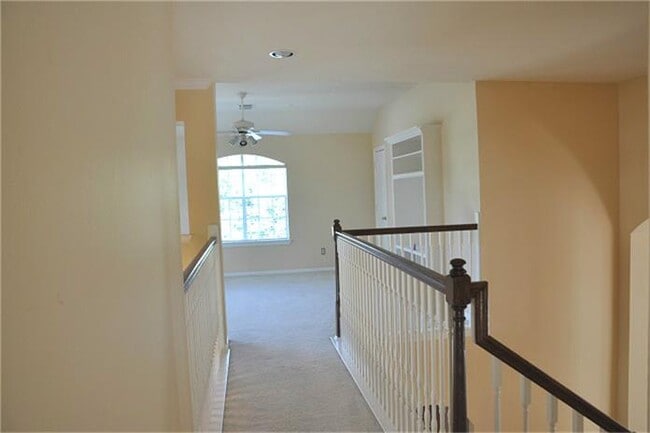 Building Photo - 5634 Heather Run Dr