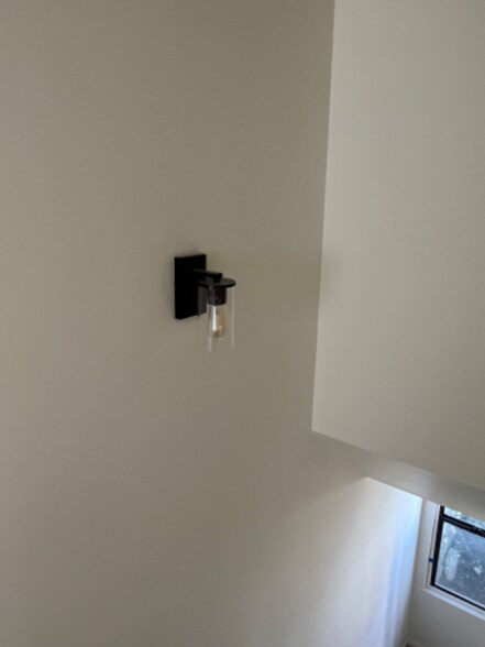 Building Photo - 125 Melody Ln