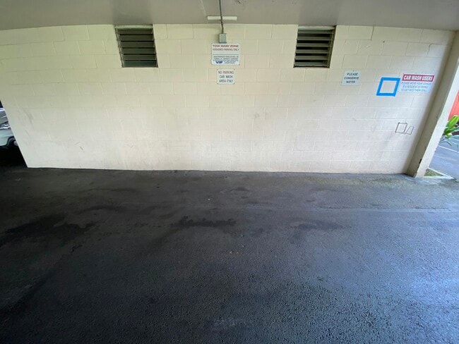 Building Photo - 909 Ala Lilikoi St