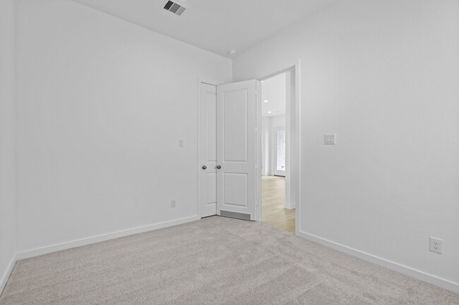 Building Photo - 2720 Grv Crst Dr