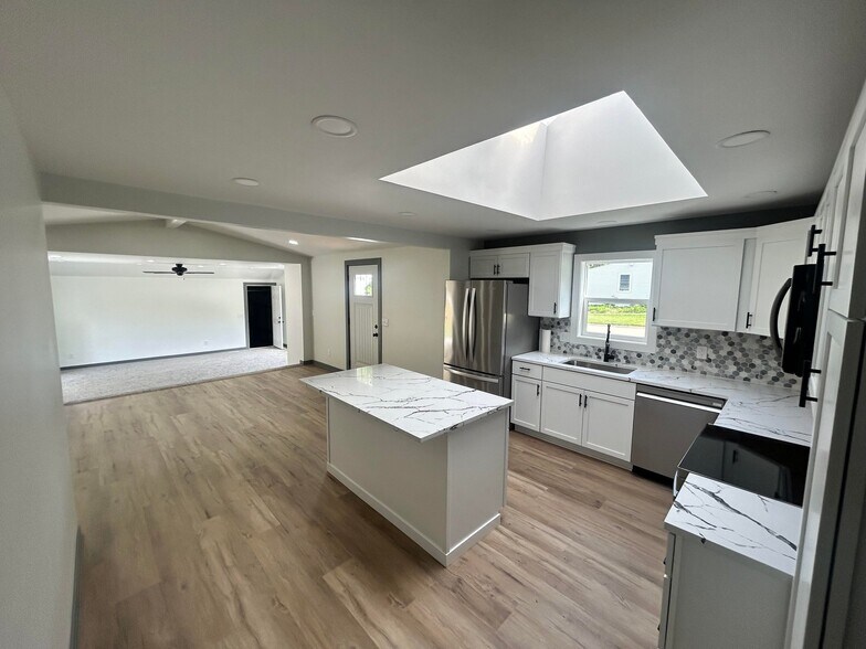 Building Photo - 701 N 85th St