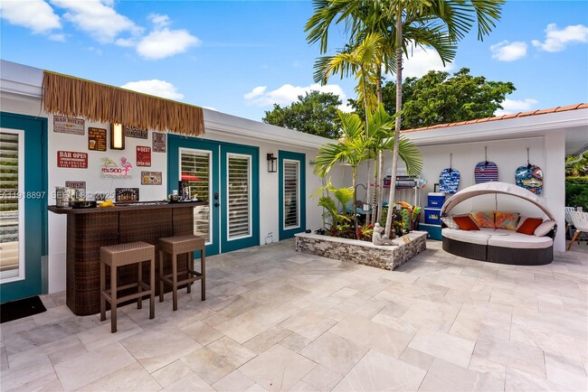 Building Photo - 2600 NE 15th St