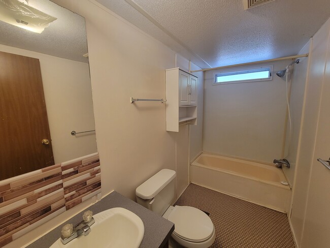 Building Photo - 160 Headman Ln