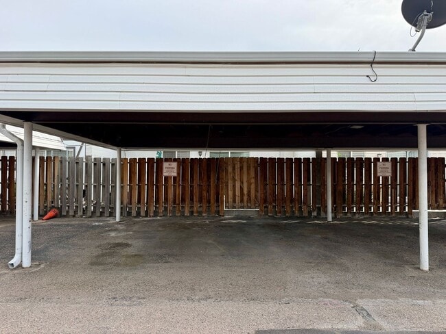 Building Photo - 718 27th Ave