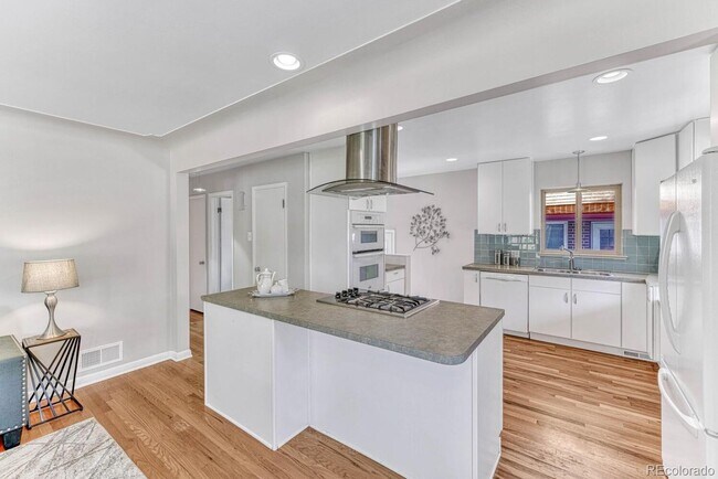 Building Photo - W 39th Ave Duplex