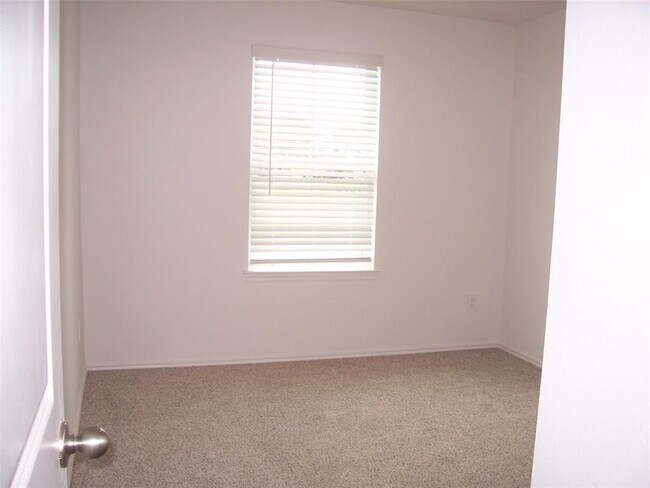 Building Photo - 5015 Rosevine Way