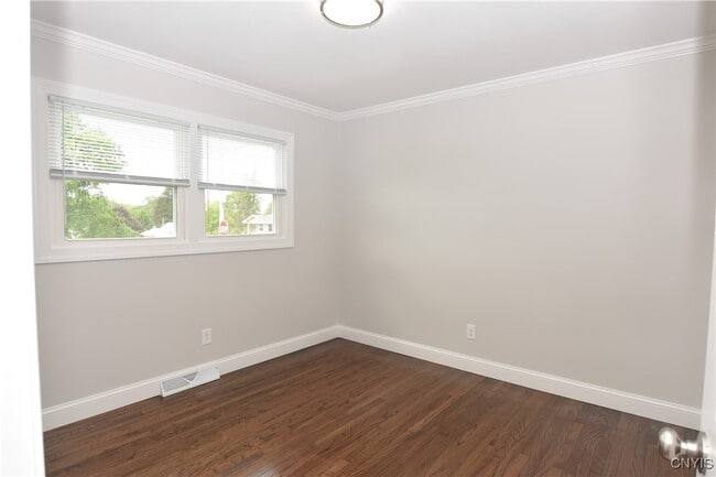 Building Photo - 1401 Woodbury Dr