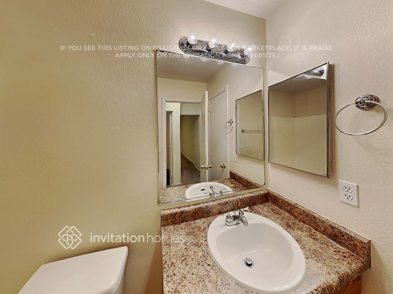Building Photo - 2415 E Palm Beach Dr