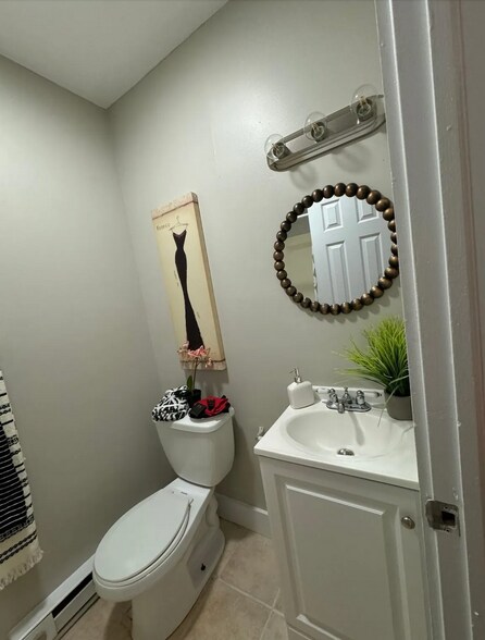 Building Photo - 208 Buckingham St