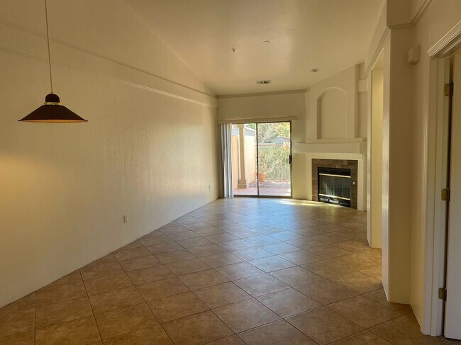 Building Photo - 811 Dusty Rose Dr
