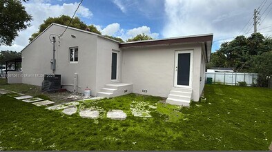 Building Photo - 586 NW 48th St