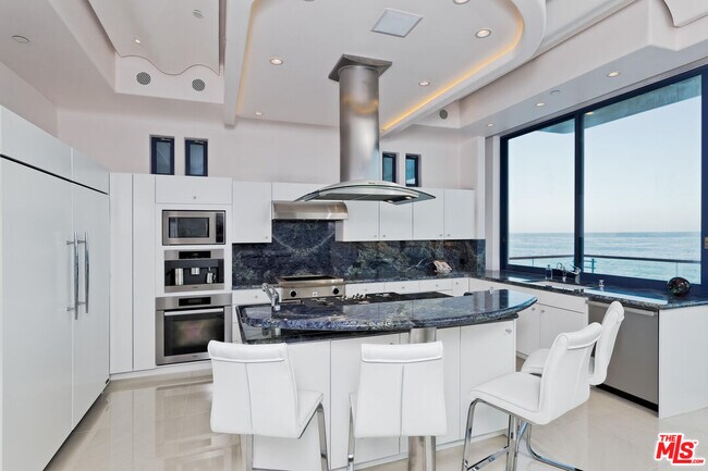 Building Photo - 27082 Malibu Cove Colony Dr