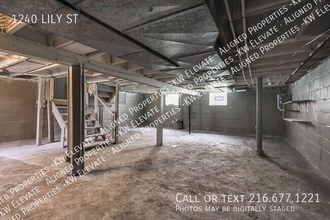 Building Photo - 1240 Lily St