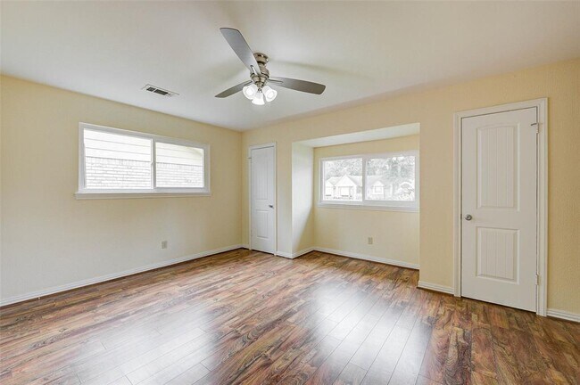 Building Photo - 5403 Clift Haven Dr
