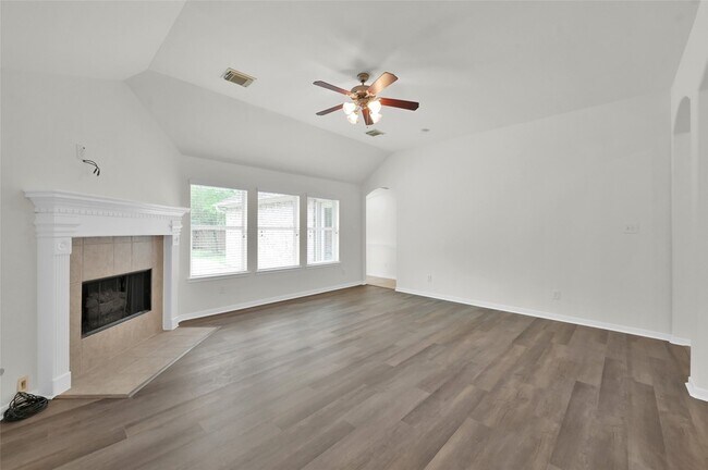 Building Photo - 10 Barker Ridge Ct