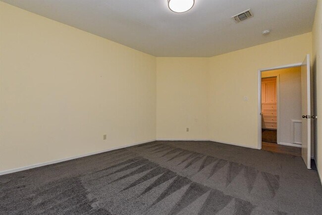 Building Photo - 1231 Creekford Cir
