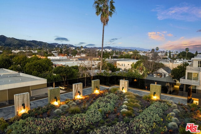 Building Photo - 1021 N Ogden Dr