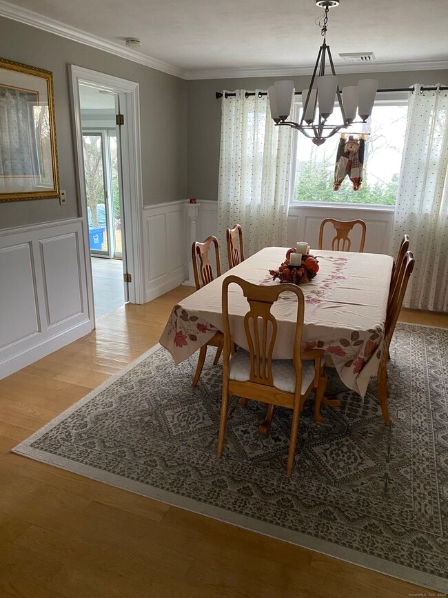 Building Photo - 5 Meadow Wood Rd