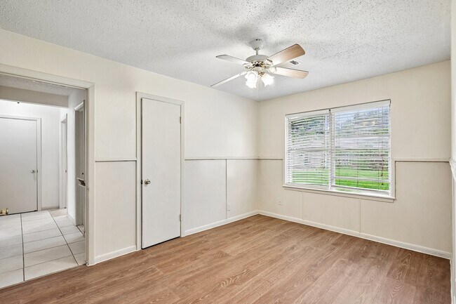 Building Photo - 6401 Rowan Ln