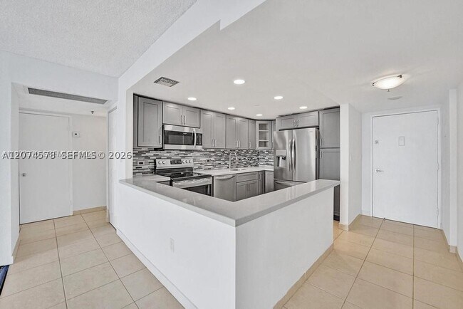 Building Photo - 20505 E Country Club Dr