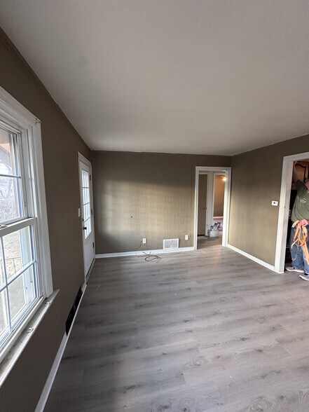 Building Photo - 325 N Cavender St