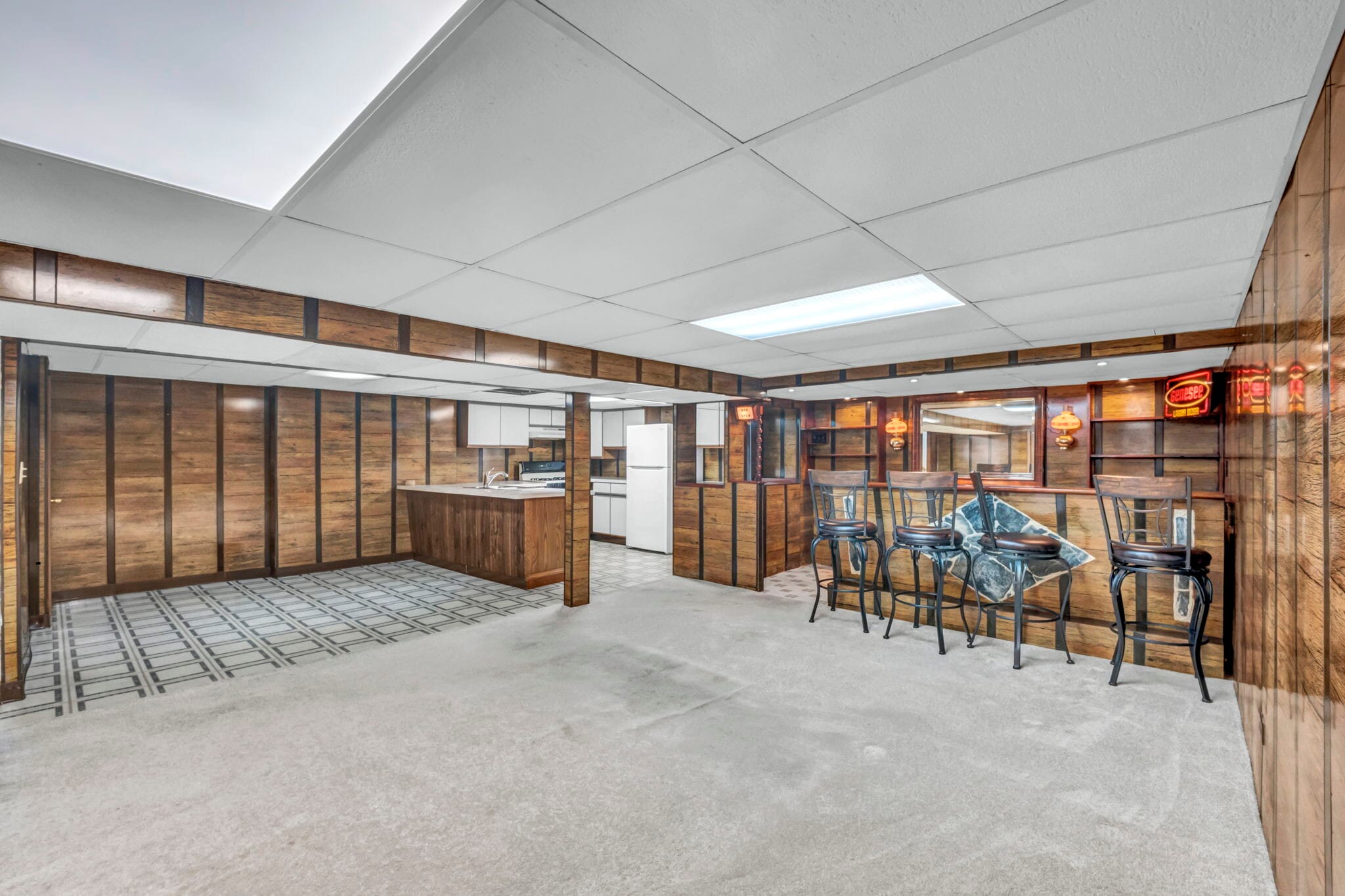 Building Photo - 248 Gladys Dr