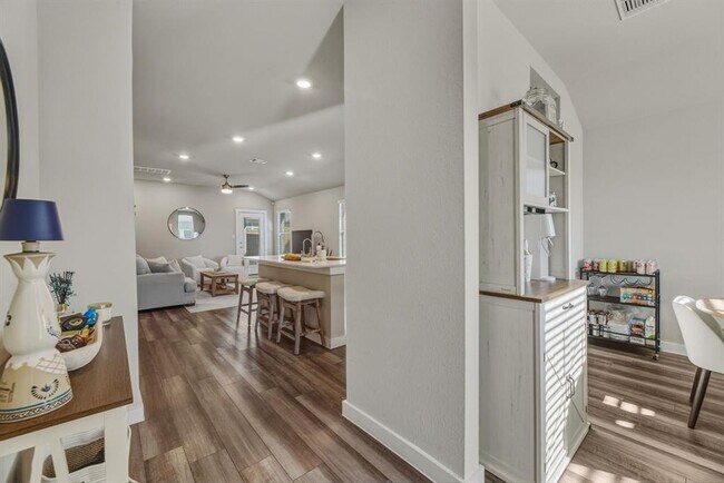 Building Photo - 1129 Tipton St