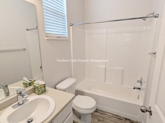 Building Photo - 2 Bed, 2 Bath, Garage, HVAC
