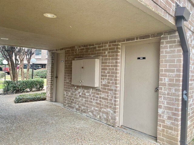 Building Photo - 2211 S Braeswood Blvd