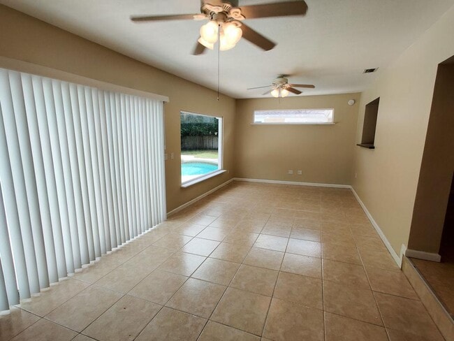 Building Photo - 615 Fox Valley Dr