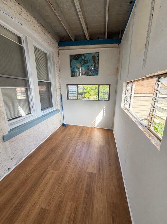 Building Photo - 2607 W Iowa St