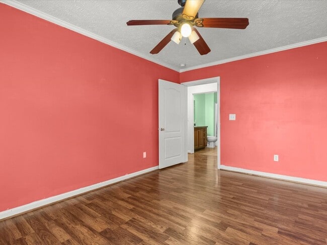 Building Photo - 5010 Blake Dr