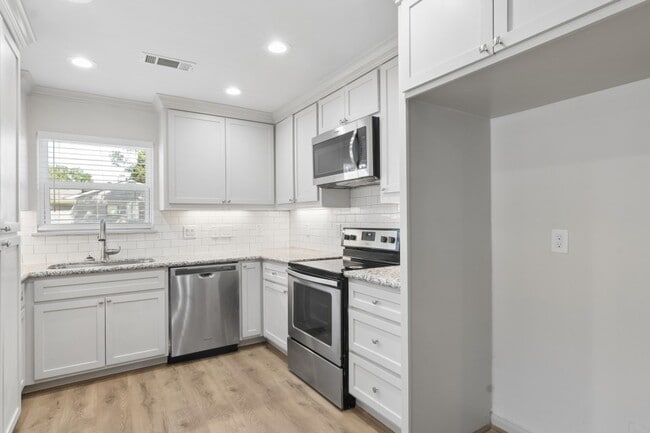 Building Photo - 6022 Beaudry Dr