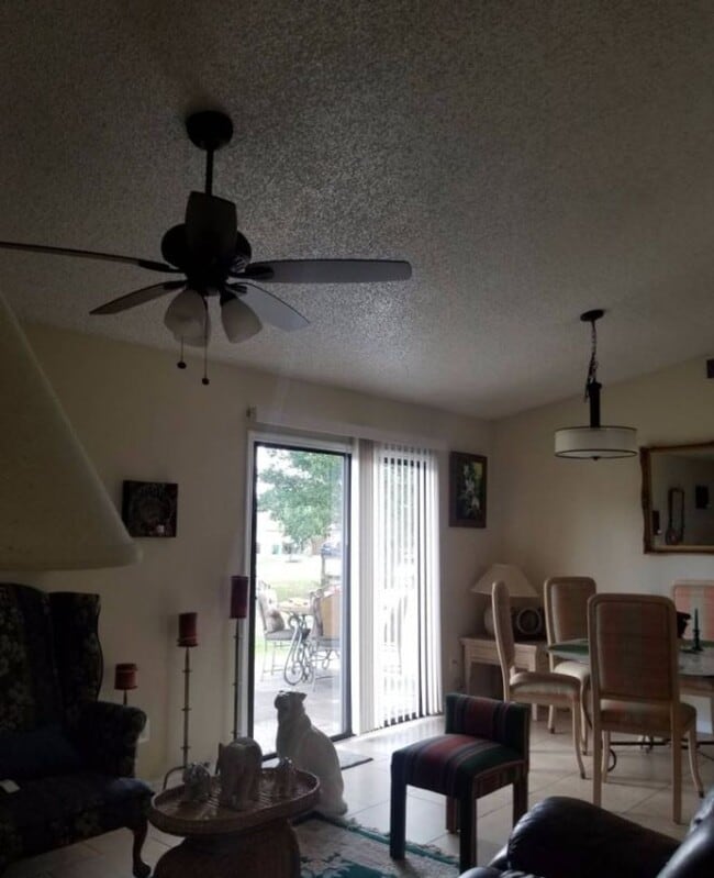 Building Photo - 3 bedroom 2 bath 2 car garage rental