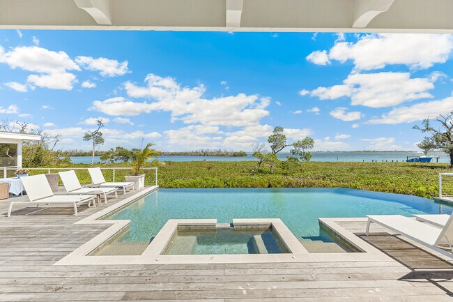 Building Photo - 4040 Loomis Ave