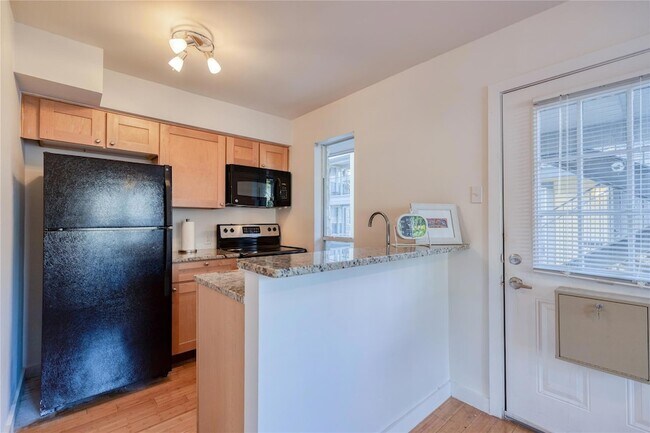 Building Photo - 2526 Durwood St