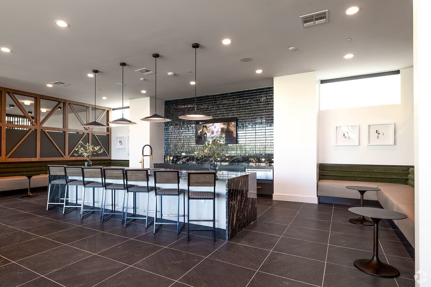 Building Photo - 1010 Springdale Rd