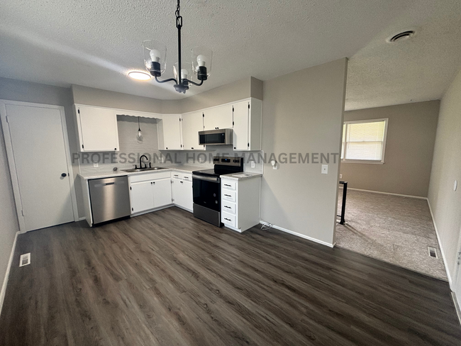 Building Photo - Beautifully remodeled 3 bedroom 1 bath!