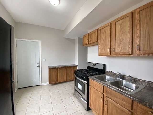 Building Photo - 1609 N Lawndale Ave