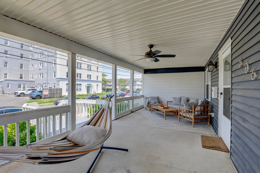 Building Photo - 606 Beach Ave