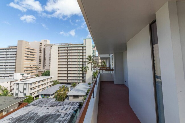 Building Photo - 2BR/2BA/1PKG UNIT IN THE ALA WAI MANSION W...