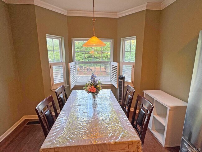 Building Photo - 54 Fairways Dr