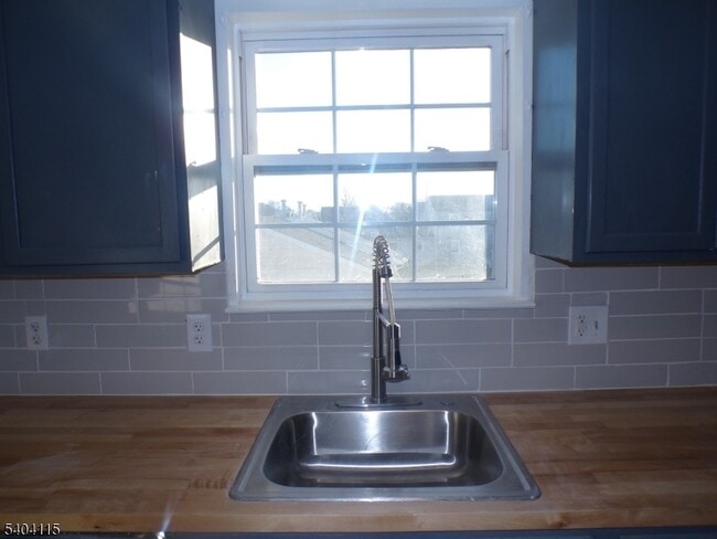 Building Photo - 439 S 11th St