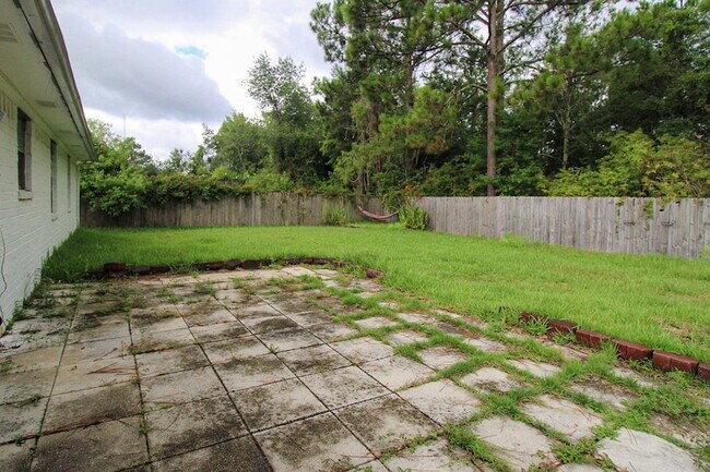 Building Photo - 1235 Pineridge Way