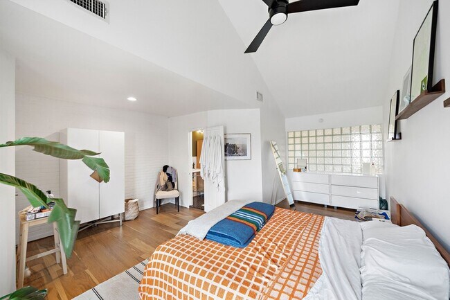 Building Photo - 3018 Baldwin St