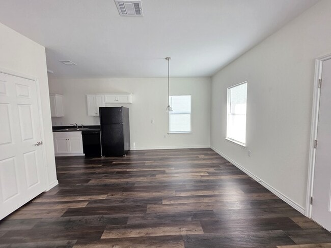 Building Photo - 6306 Red Oak Dr